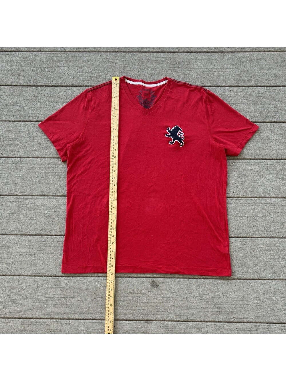 Vintage 2000s Express Lion Rampant Logo V-Neck T-Shirt Mens XL Red Y2K Crest Tee